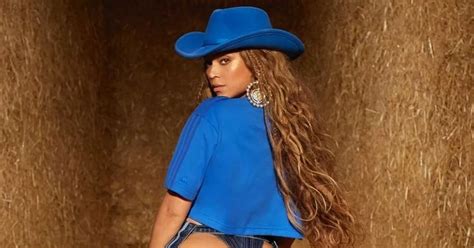 beyonce flashes pussy